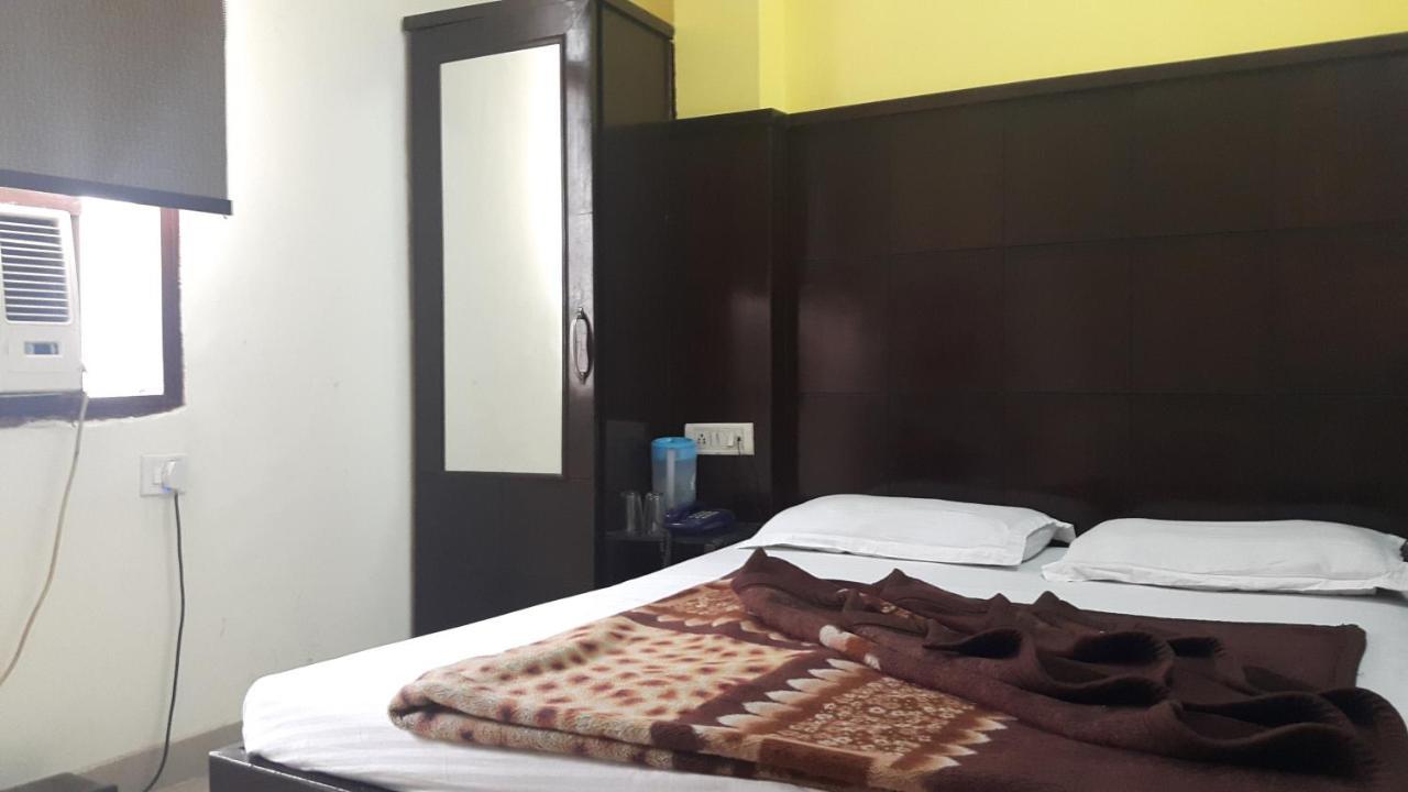 Hotel Shreeram Deluxe New Delhi Exterior photo